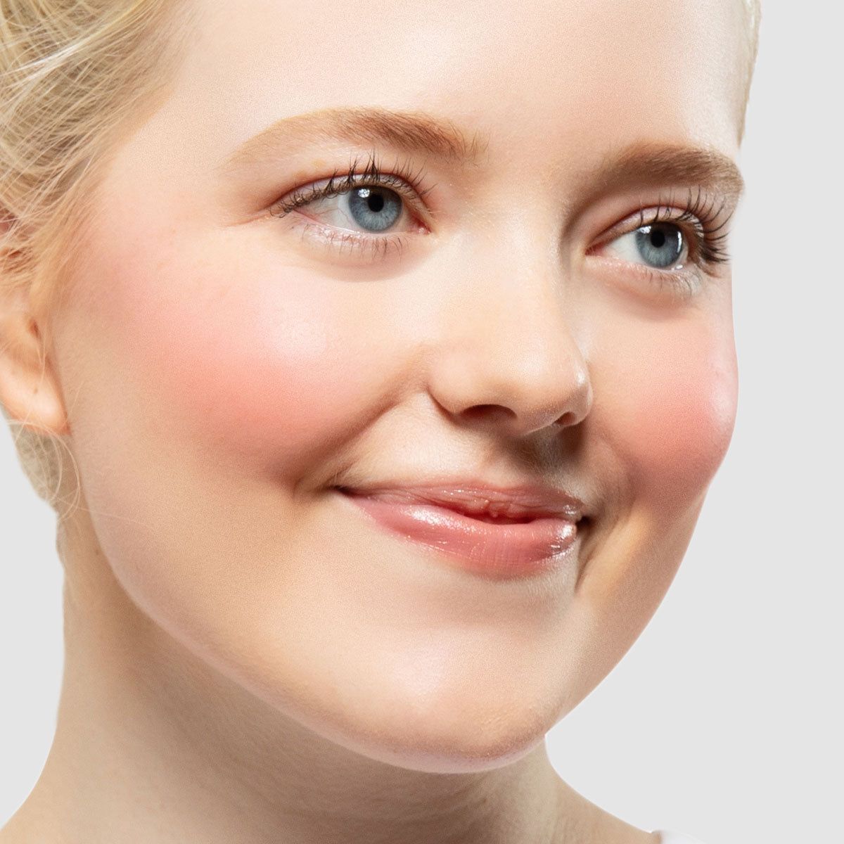 How to Find the Best Blush Color for Your Skin Tone