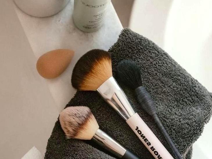 Guide to Maintaining Your Makeup Brushes