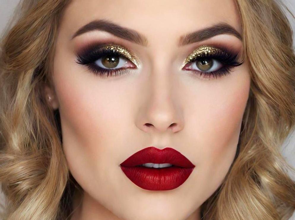 Joyful and Radiant Seasonal Makeup Ideas