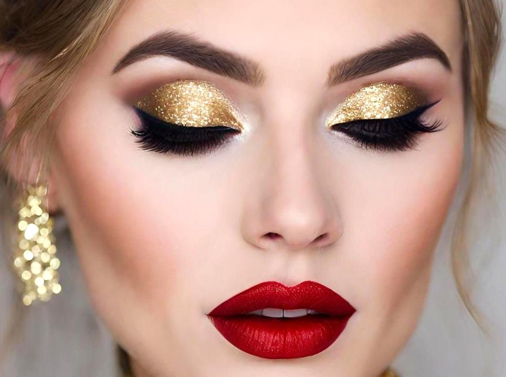 Cheerful Holiday Makeup Inspirations