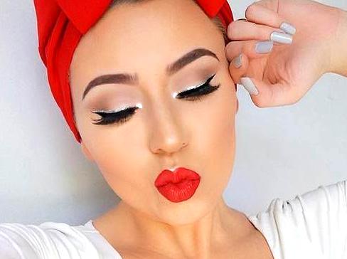 Lively and Bright Holiday Beauty Trends